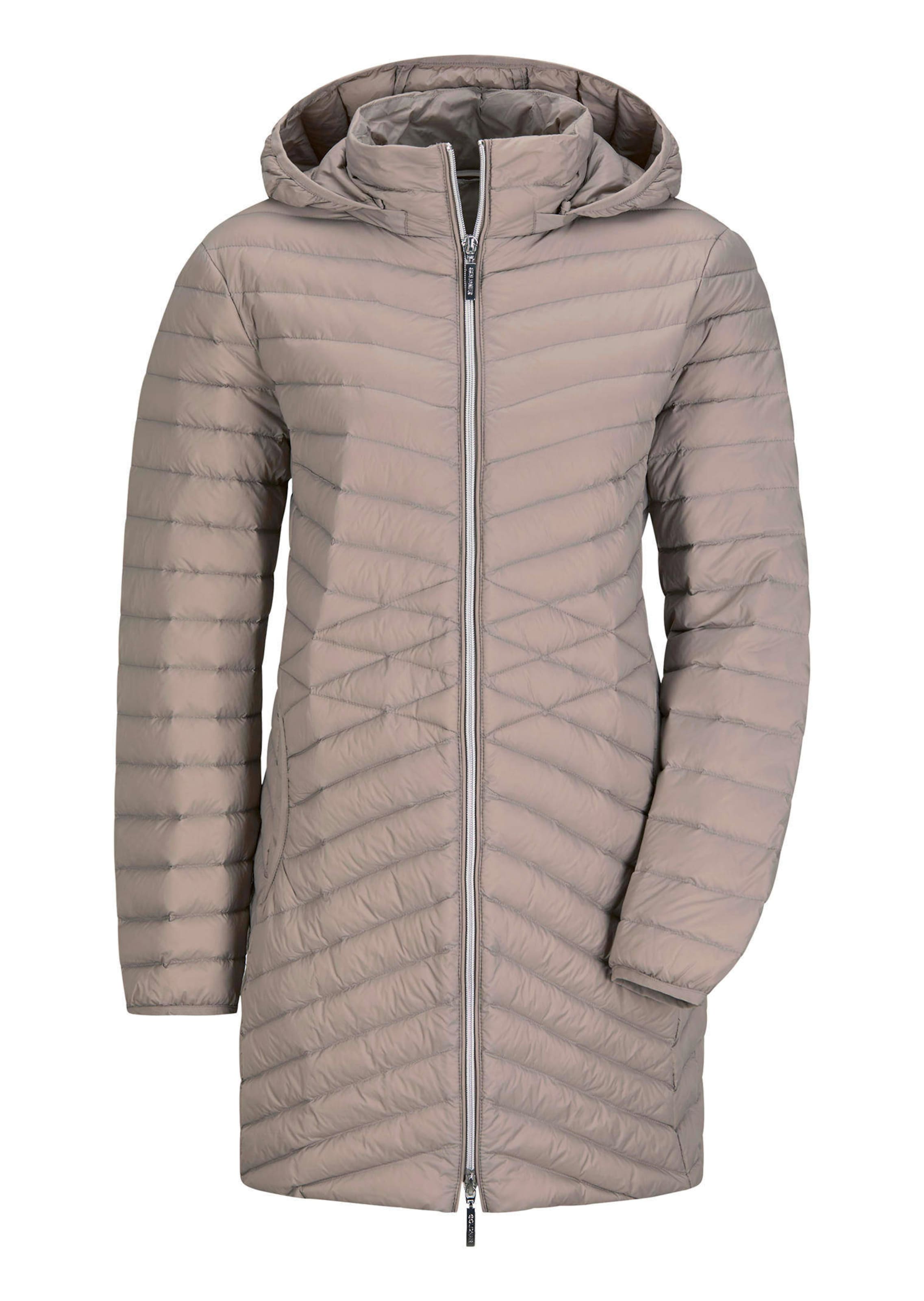 Daunenmantel mit femininer Steppung