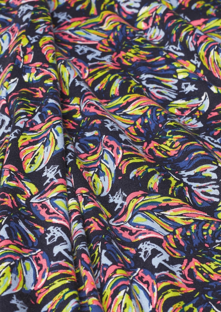Bequemes Freizeitkleid in modischem Druck