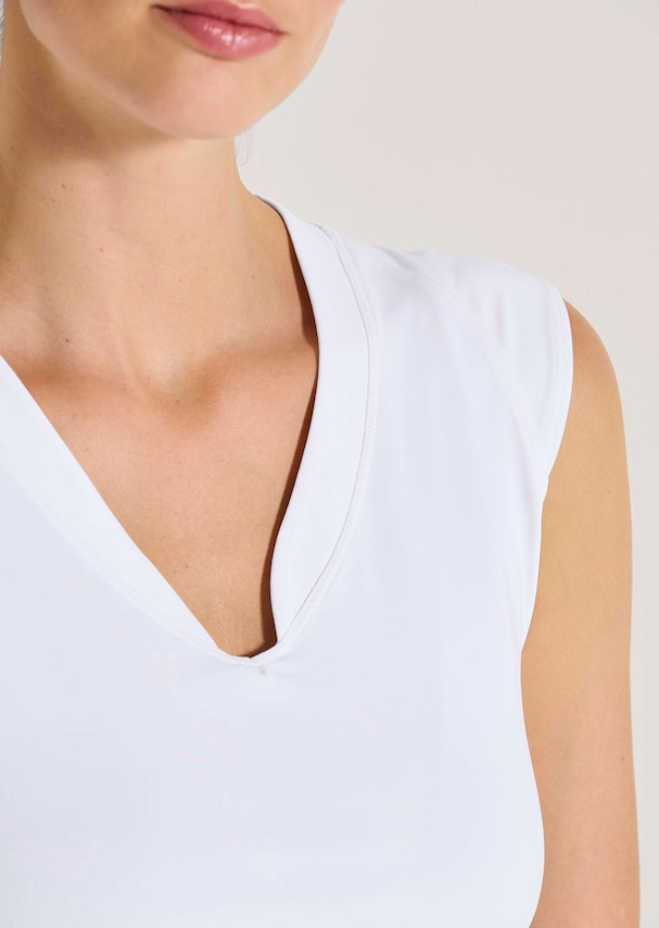 Feminines Funktionsshirt mit V-Ausschnitt 4