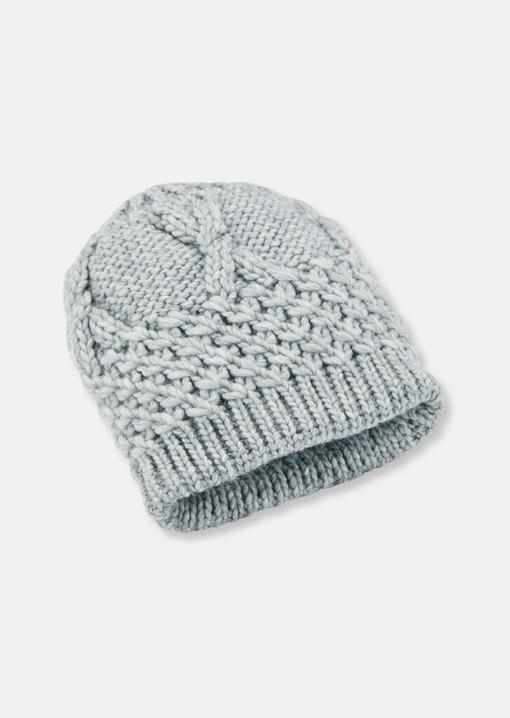 Knitted hat with cable pattern 1
