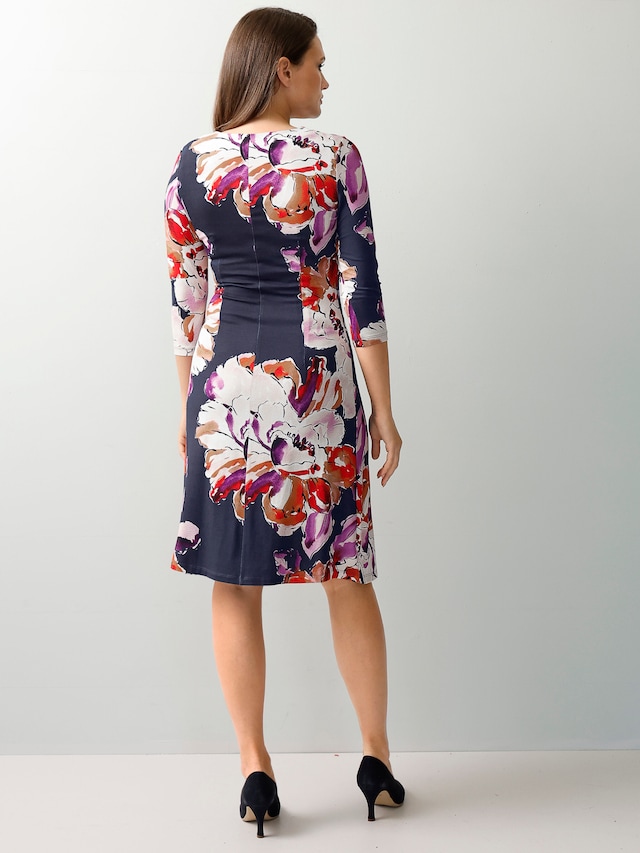 Kleid mit seitlicher Raffung 1