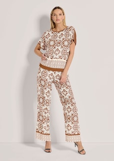 Relaxed summer top in a mixed-material design thumbnail 3