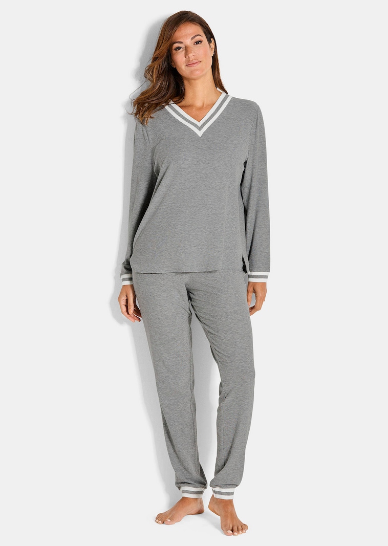 Pyjama mit großem V-Ausschnitt