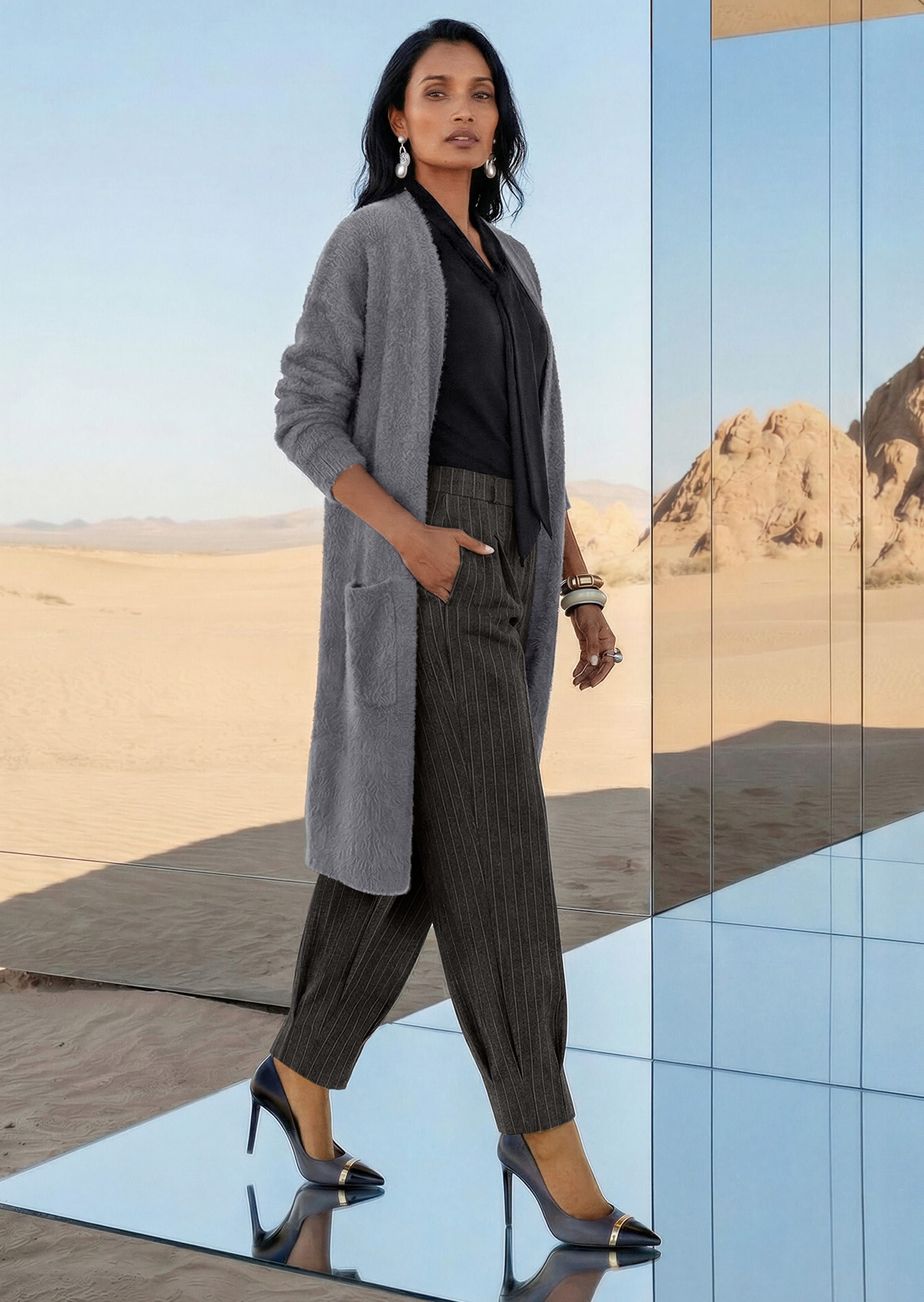 Weite Bundfaltenhose mit Nadelstreifen und Barrel-Leg