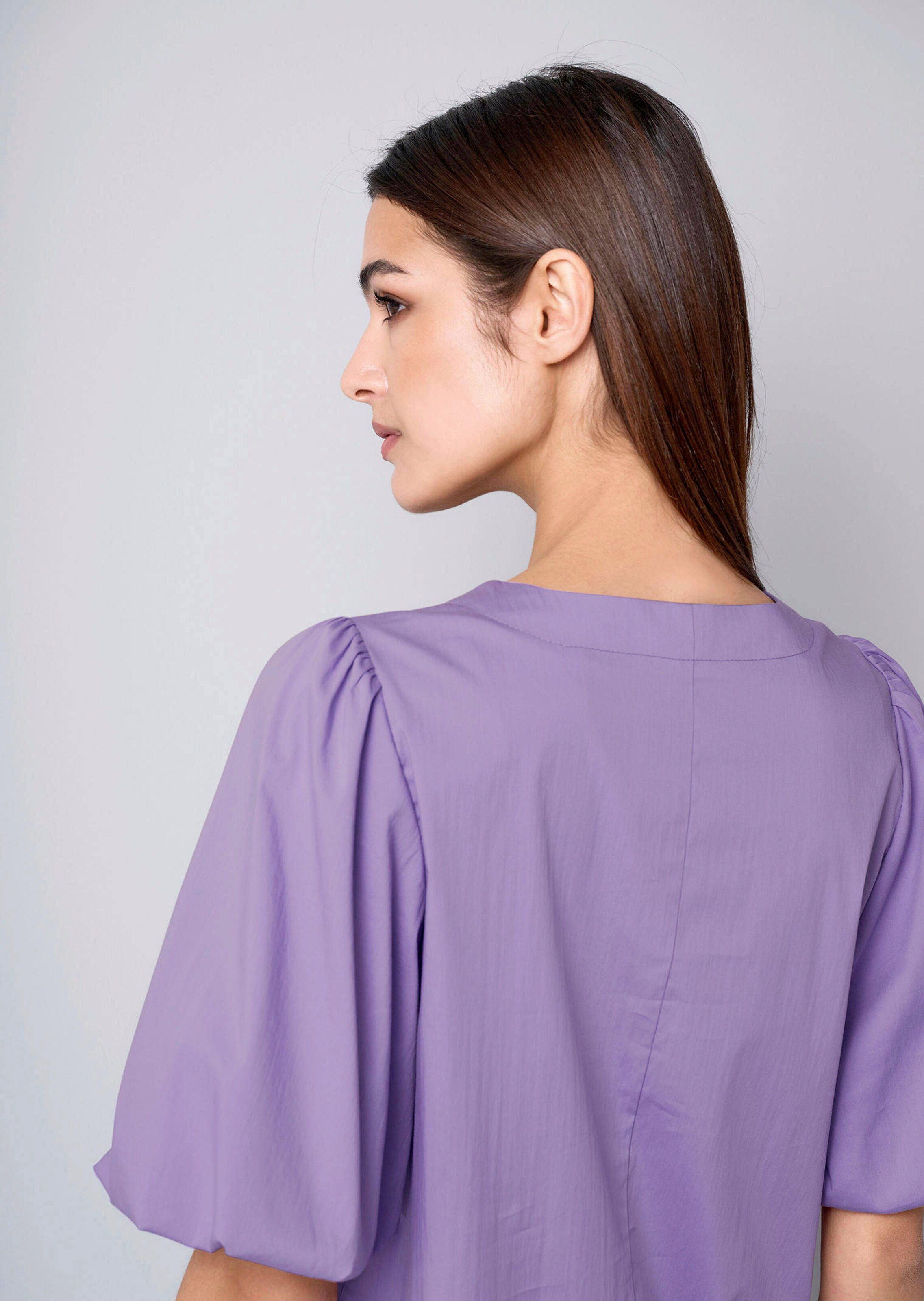 Kleid mit V-Ausschnitt 6