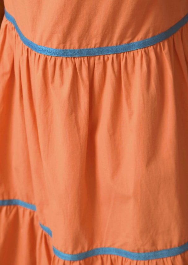 Kleid in Midi-Länge und Stufen 3