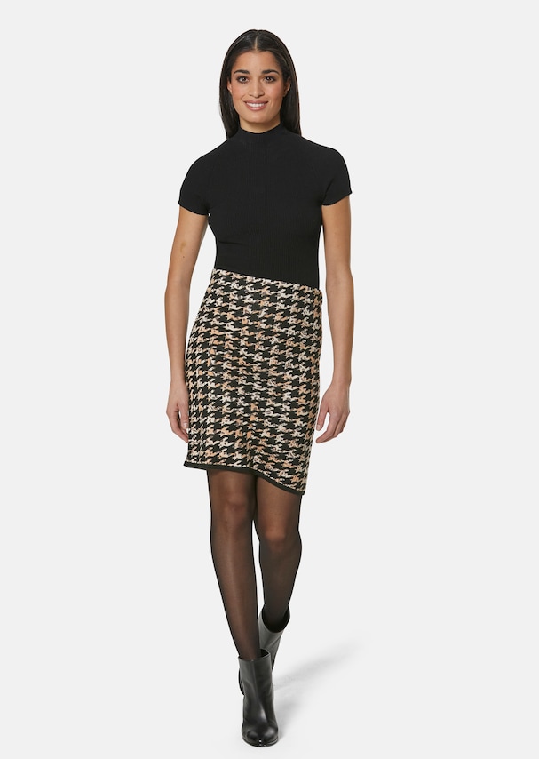 Knitted skirt with houndstooth pattern 1