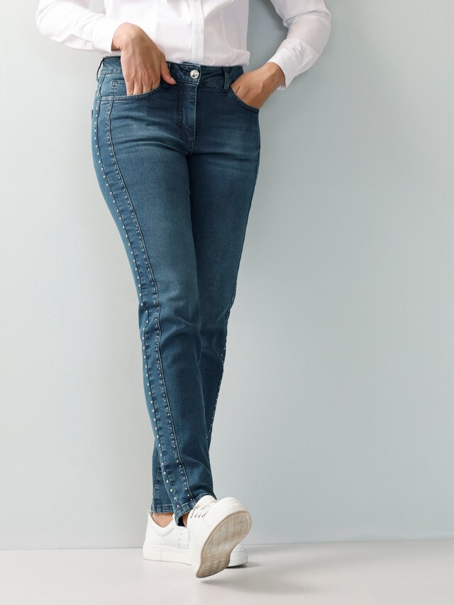 Jeans mit Nietenverzierung 2