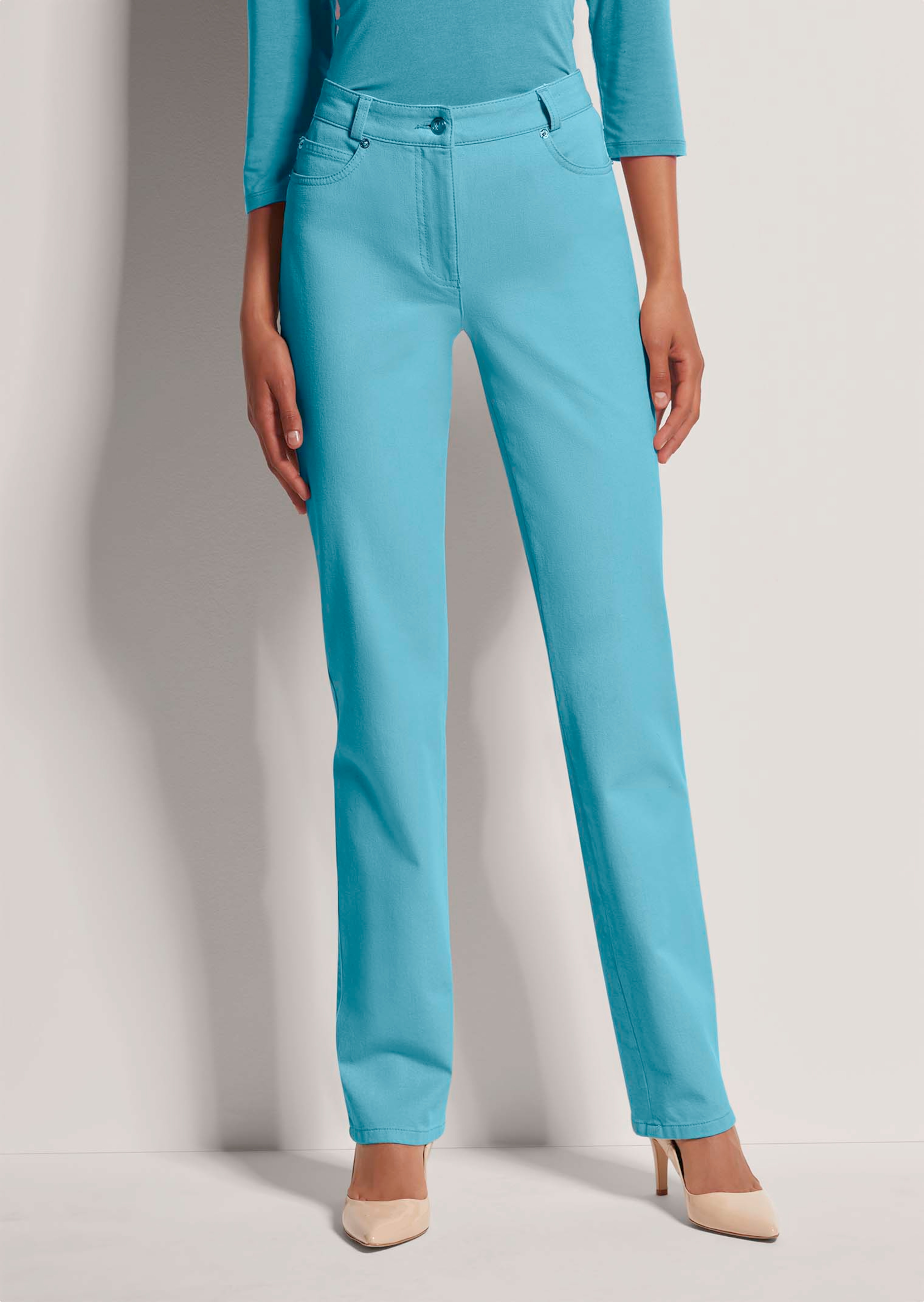 Jean M jambe droite avec imprimé logo