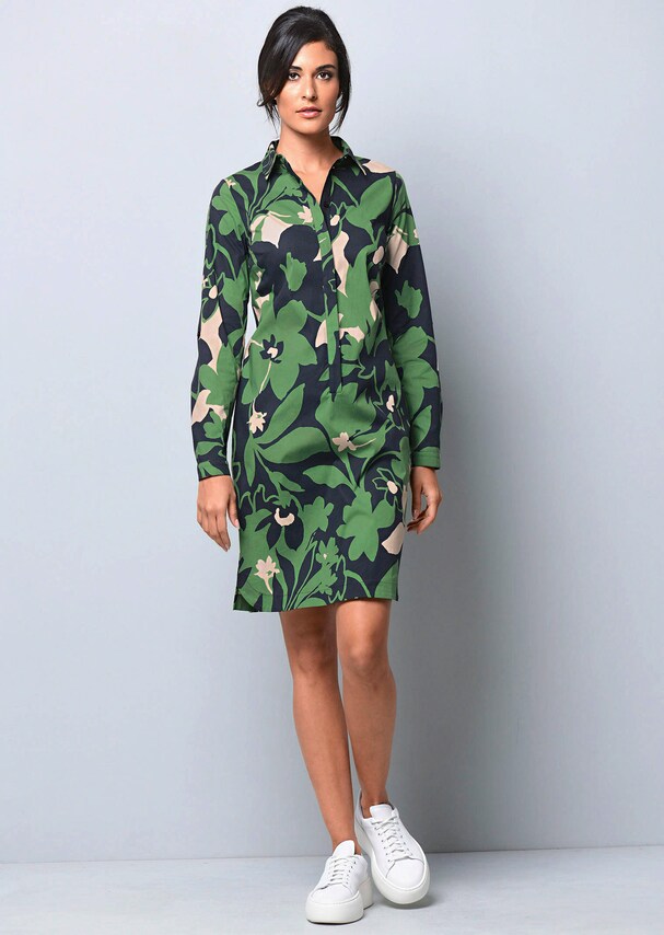 Kleid in sommerlichem Blumendessin