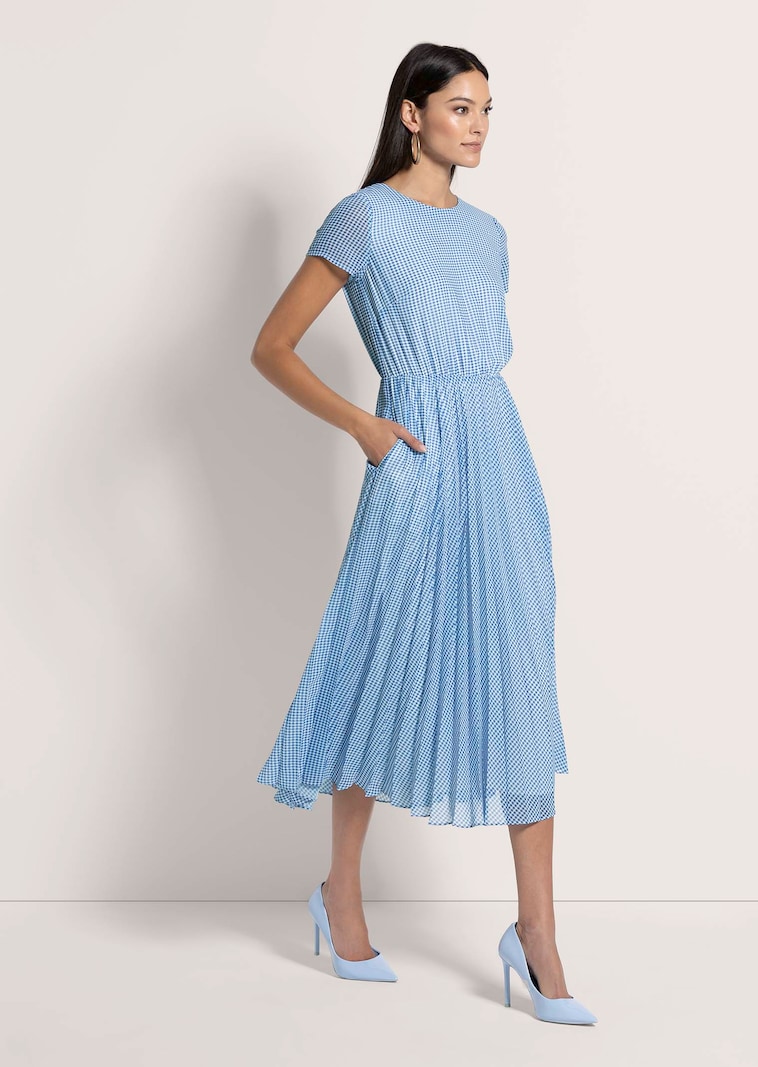 Sommerliches Kleid in feinem Vichy-Karo