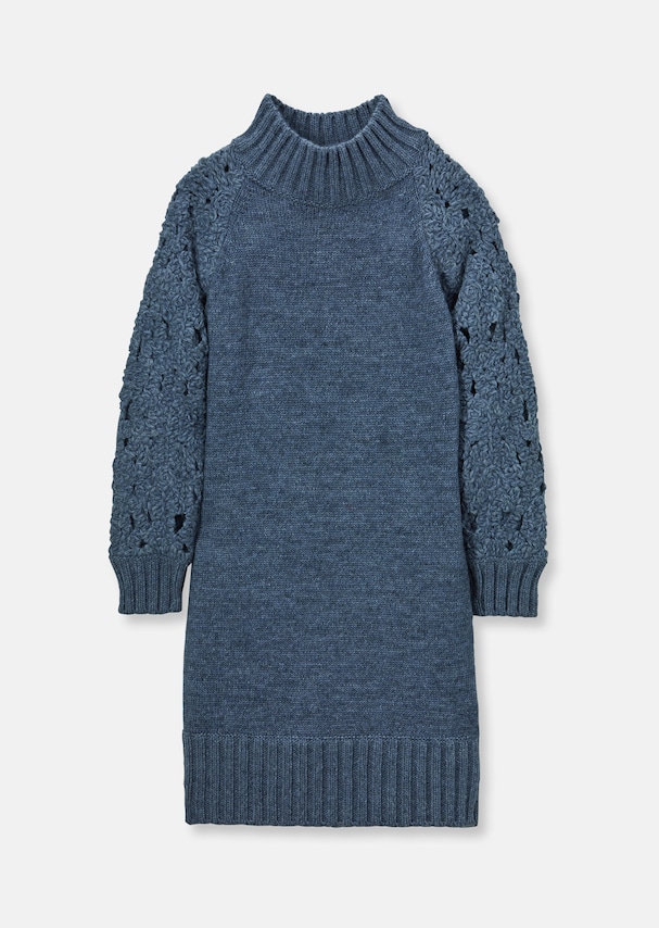 Knitted dress with macramé sleeves 5