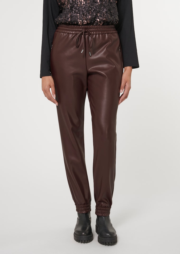 Jogg trousers in a sophisticated leather look