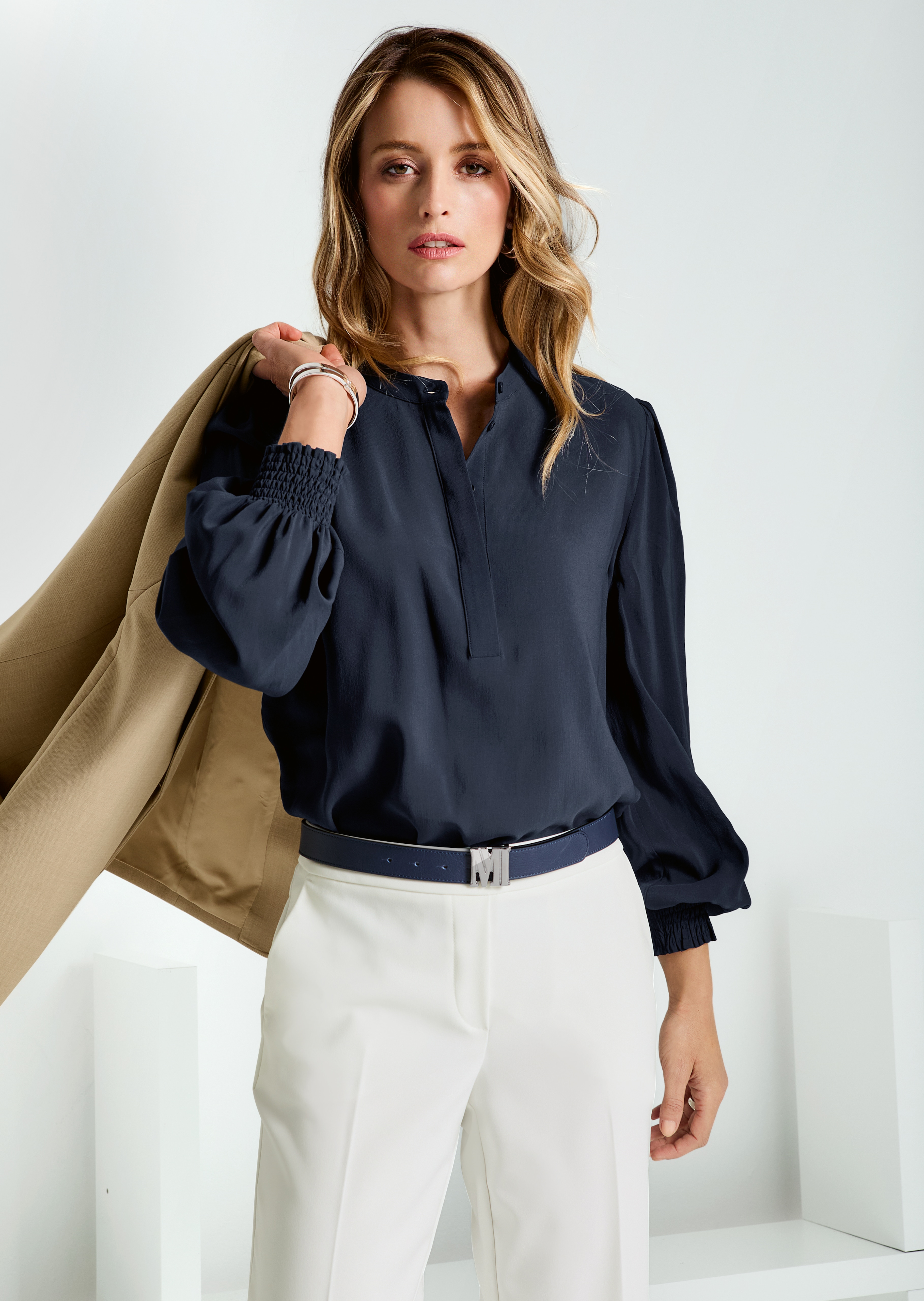 Schlupfbluse mit Smok-Details