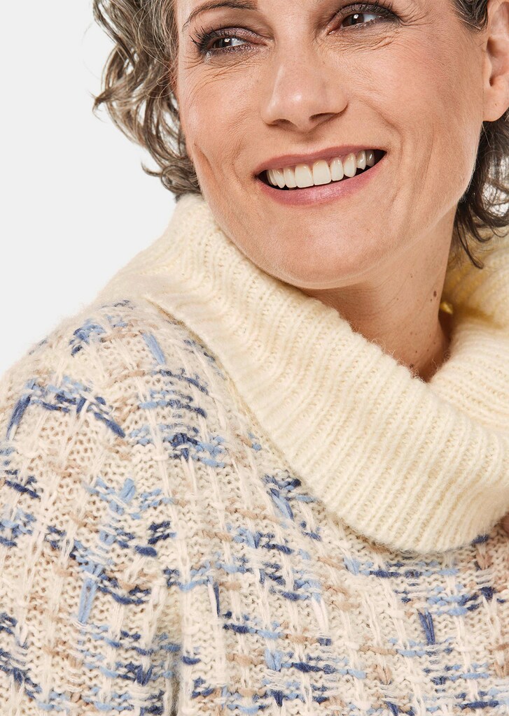 Pullover mit halsfernem Rollkragen