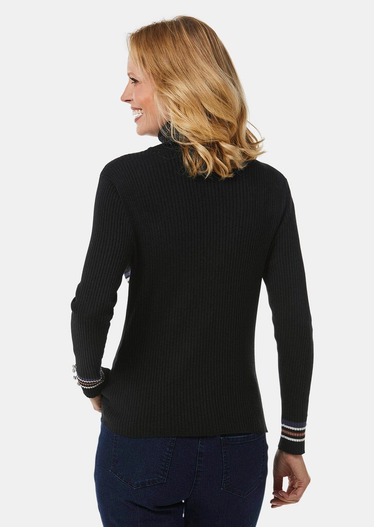 Figurschmeichelnder Rollkragenpullover mit Glanzgarn