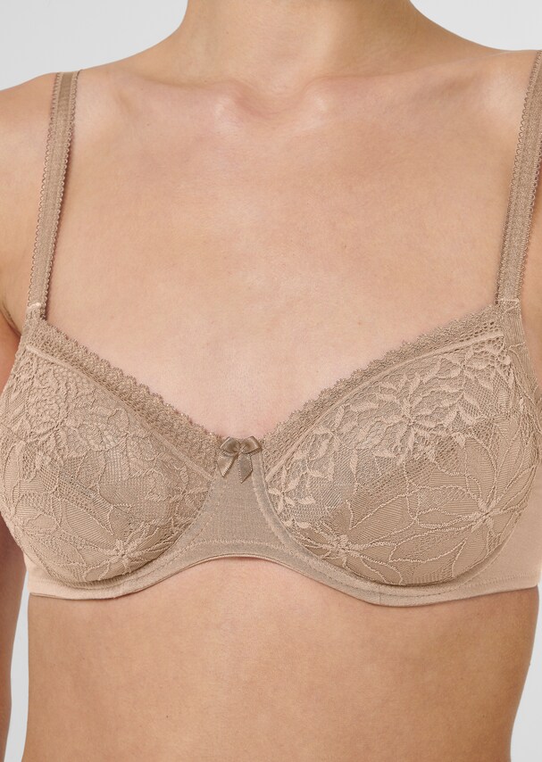 Underwired bra made from elasticated lace 4