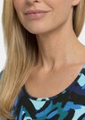 T-shirt en viscose avec un imprimé artistique thumbnail 5