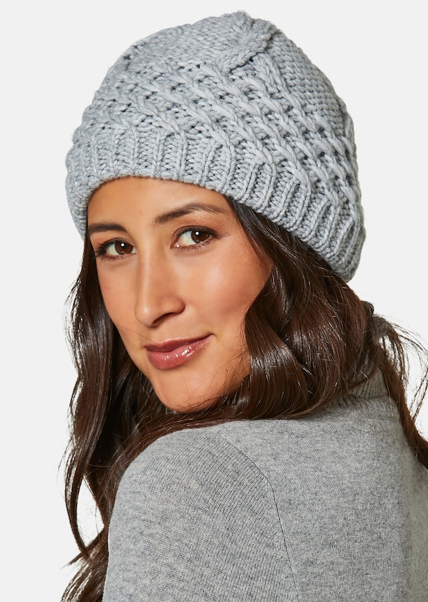 Knitted hat with cable pattern