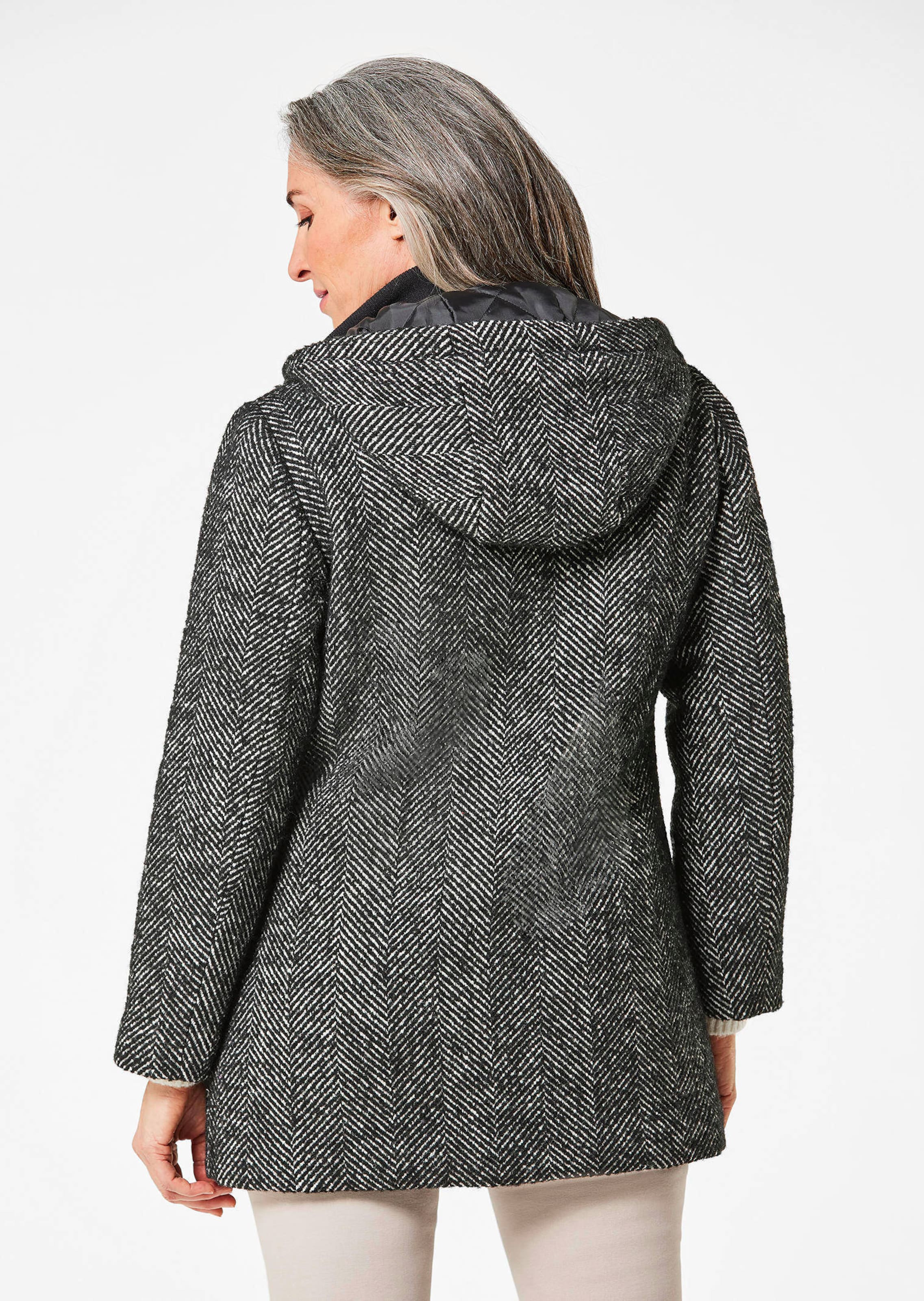 Kurzmantel im Fischgrätmuster mit Kapuze in schwarz weiß
