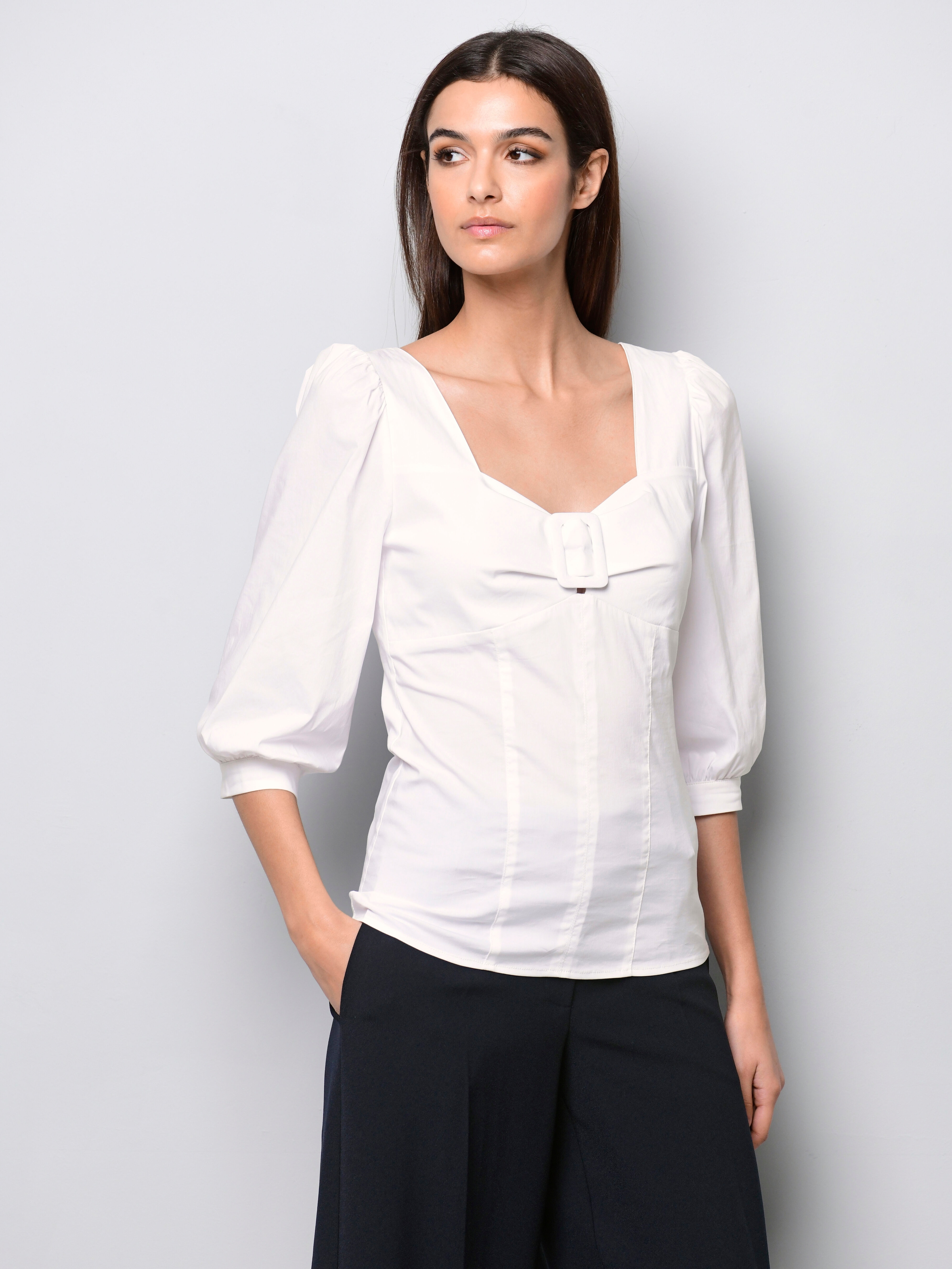 Bluse mit Riegel im Vorderteil
