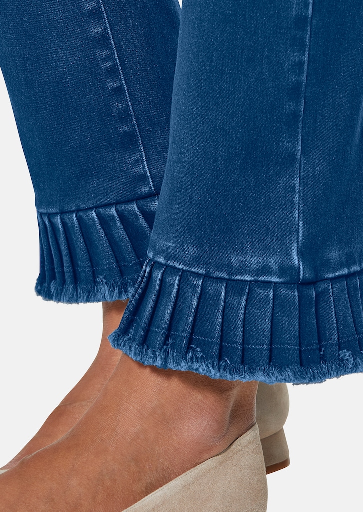 Jeans with pleated hem 4