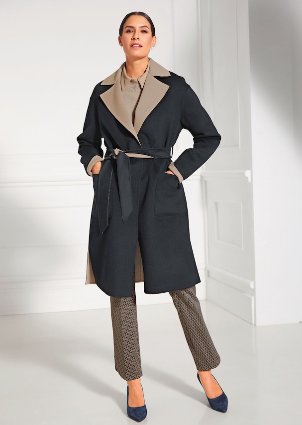 Double-faced coat without fastening with tie belt