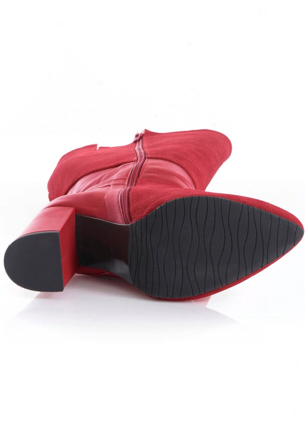 Stiefel in herausstechender Farbe 4