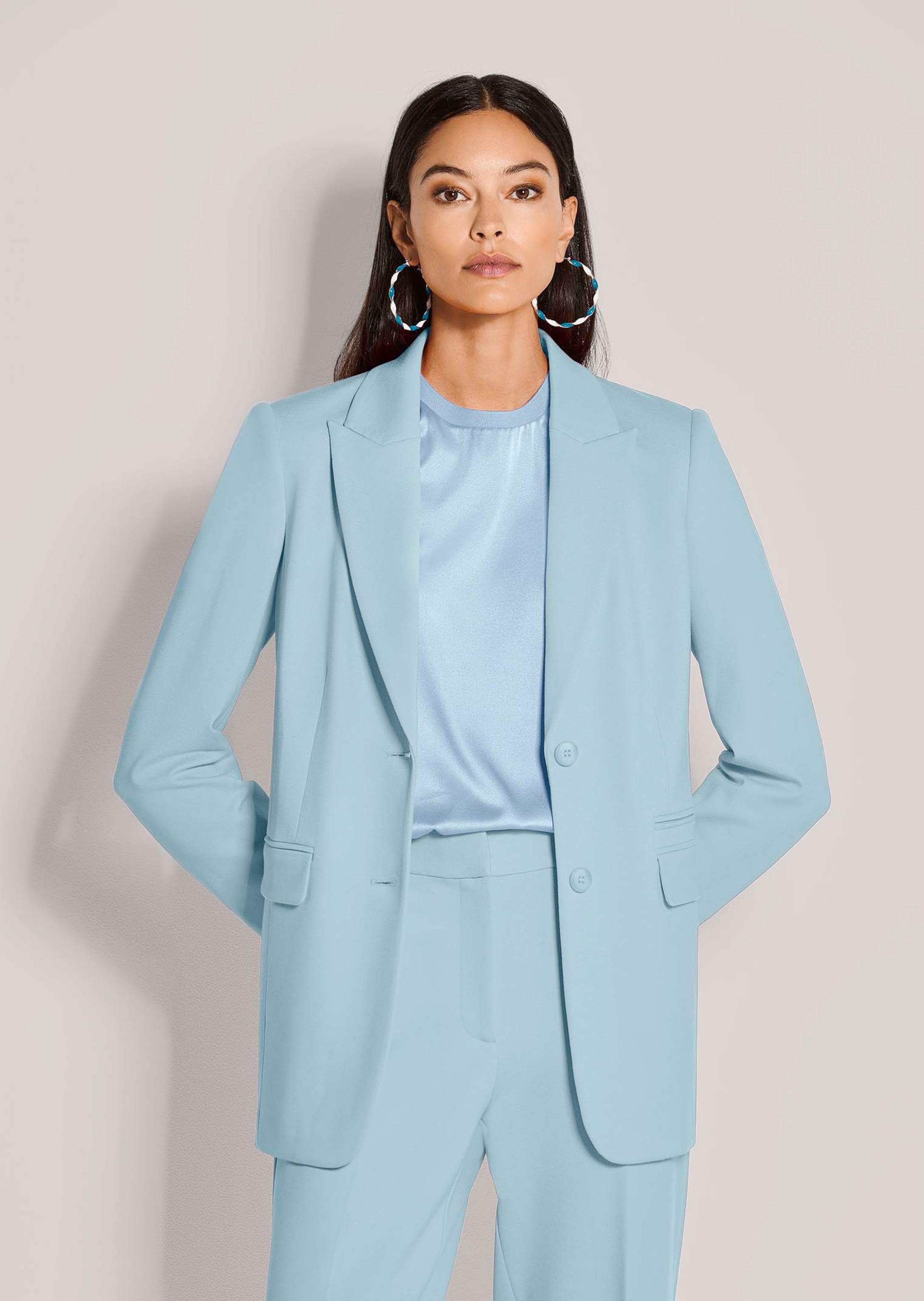 Blazer mit Reverskragen in leicht verlängerter Form