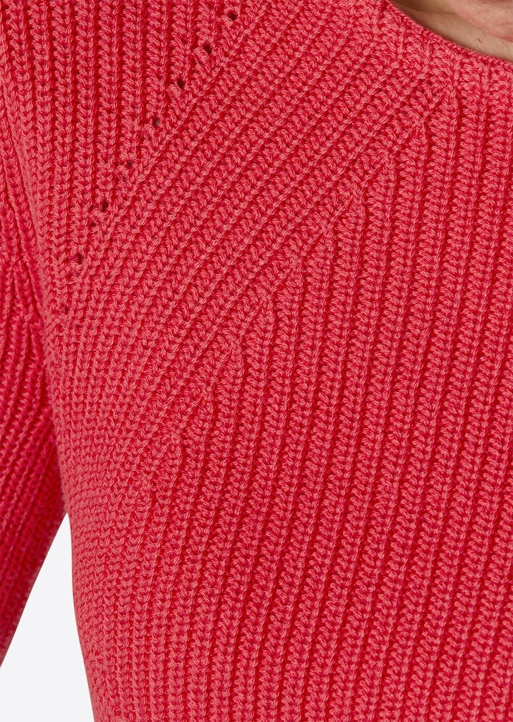 Figurschmeichelnder Pullover aus reiner Baumwolle
