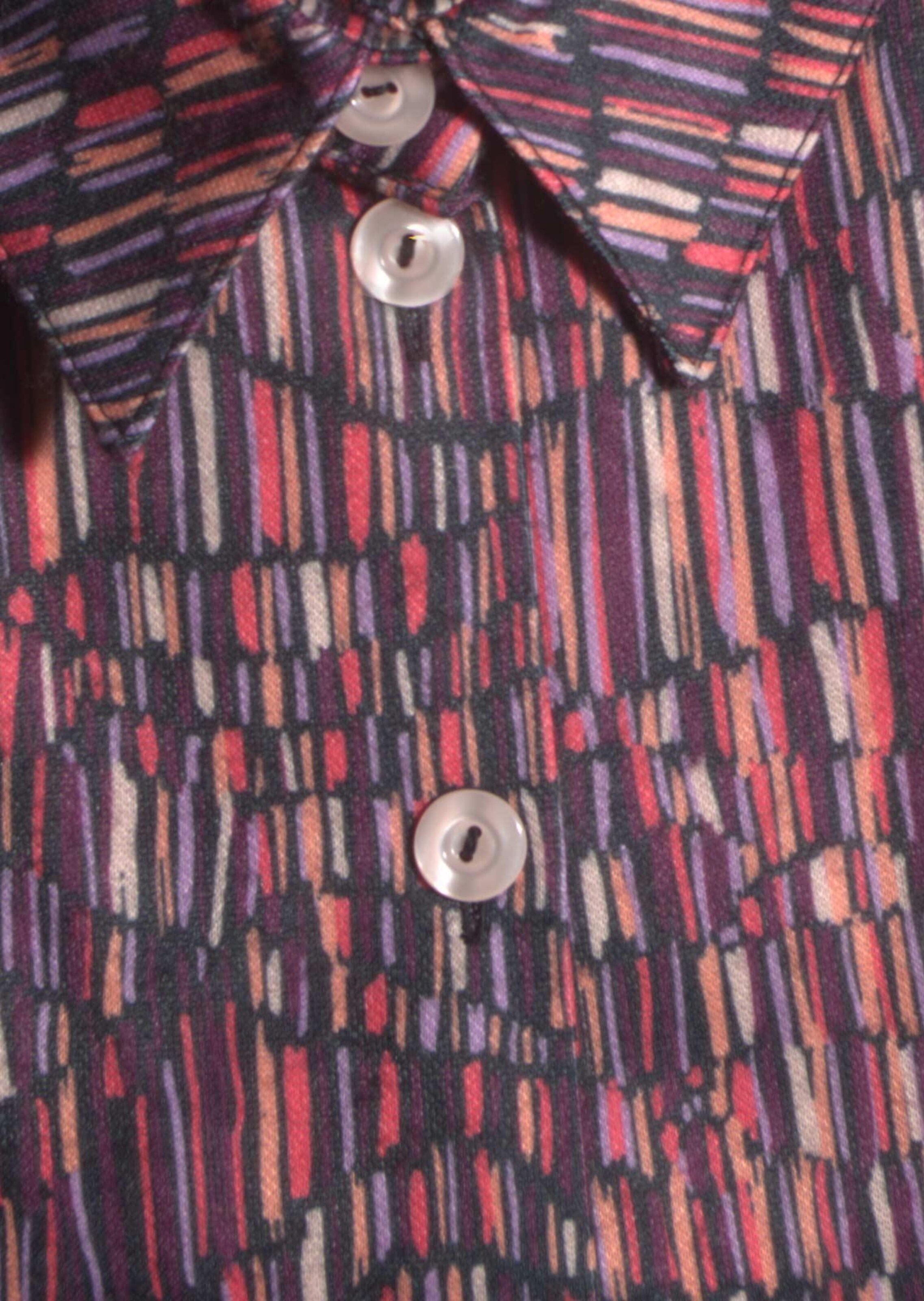 Robe imprimée avec ceinture à nouer - noir / corail / à motifs - Gr. 50 de Goldner Fashion