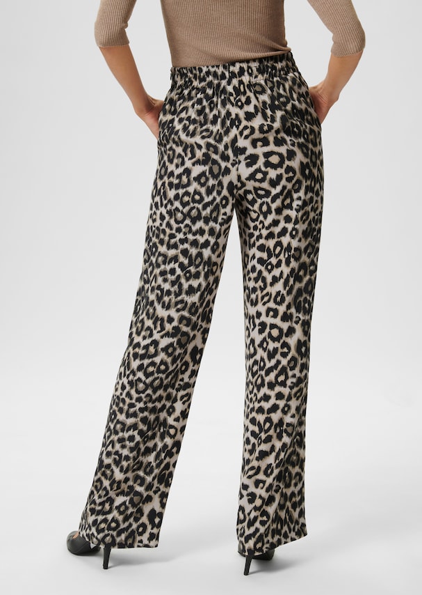 Wide trousers with leo pattern 2