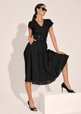 Spitzenkleid mit gerafftem Rock