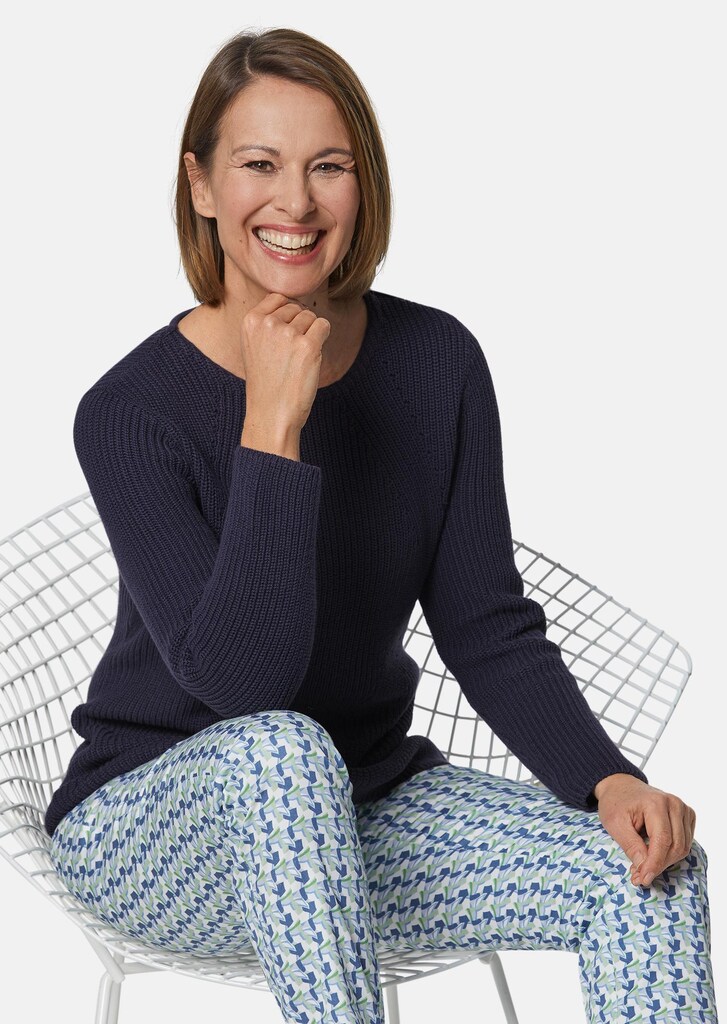 Figurschmeichelnder Pullover aus reiner Baumwolle