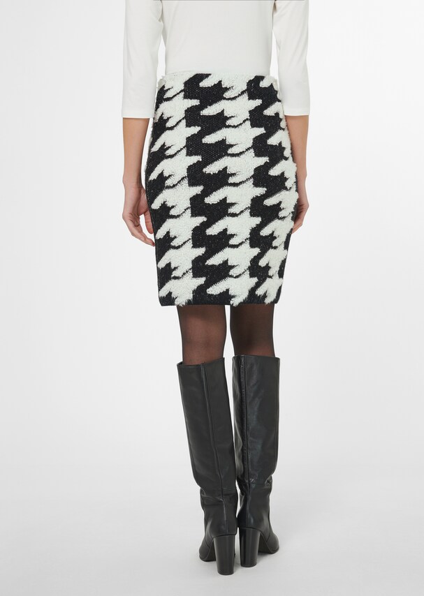 Houndstooth skirt in jacquard knit 2