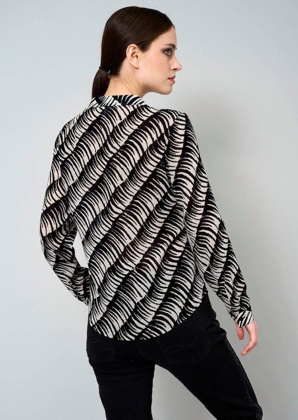 Bluse in transparenter Qualität 2