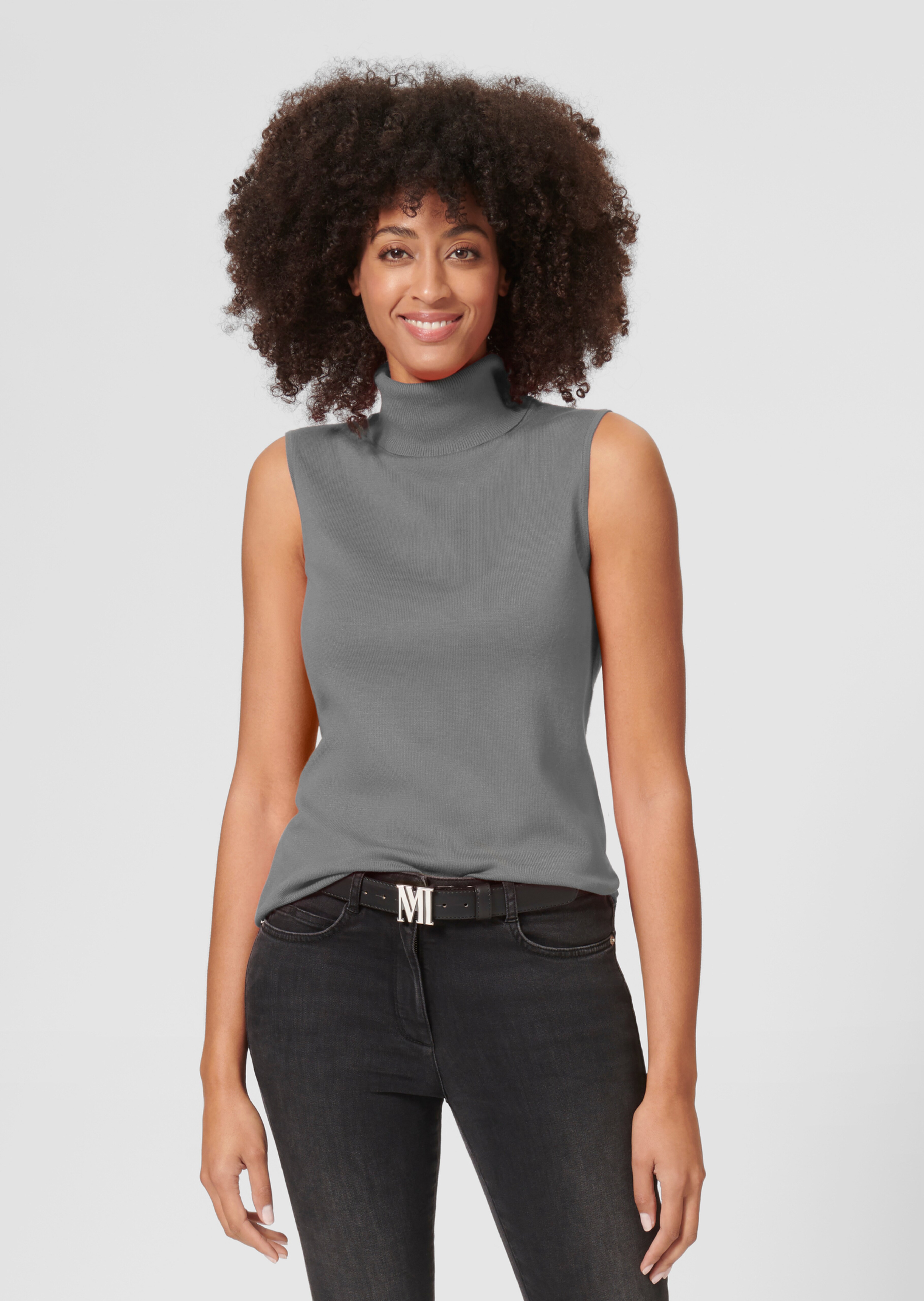 Sleeveless turtleneck jumper