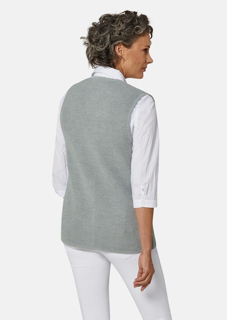 Goed in model blijvend tricot vest met mooie knopen 2