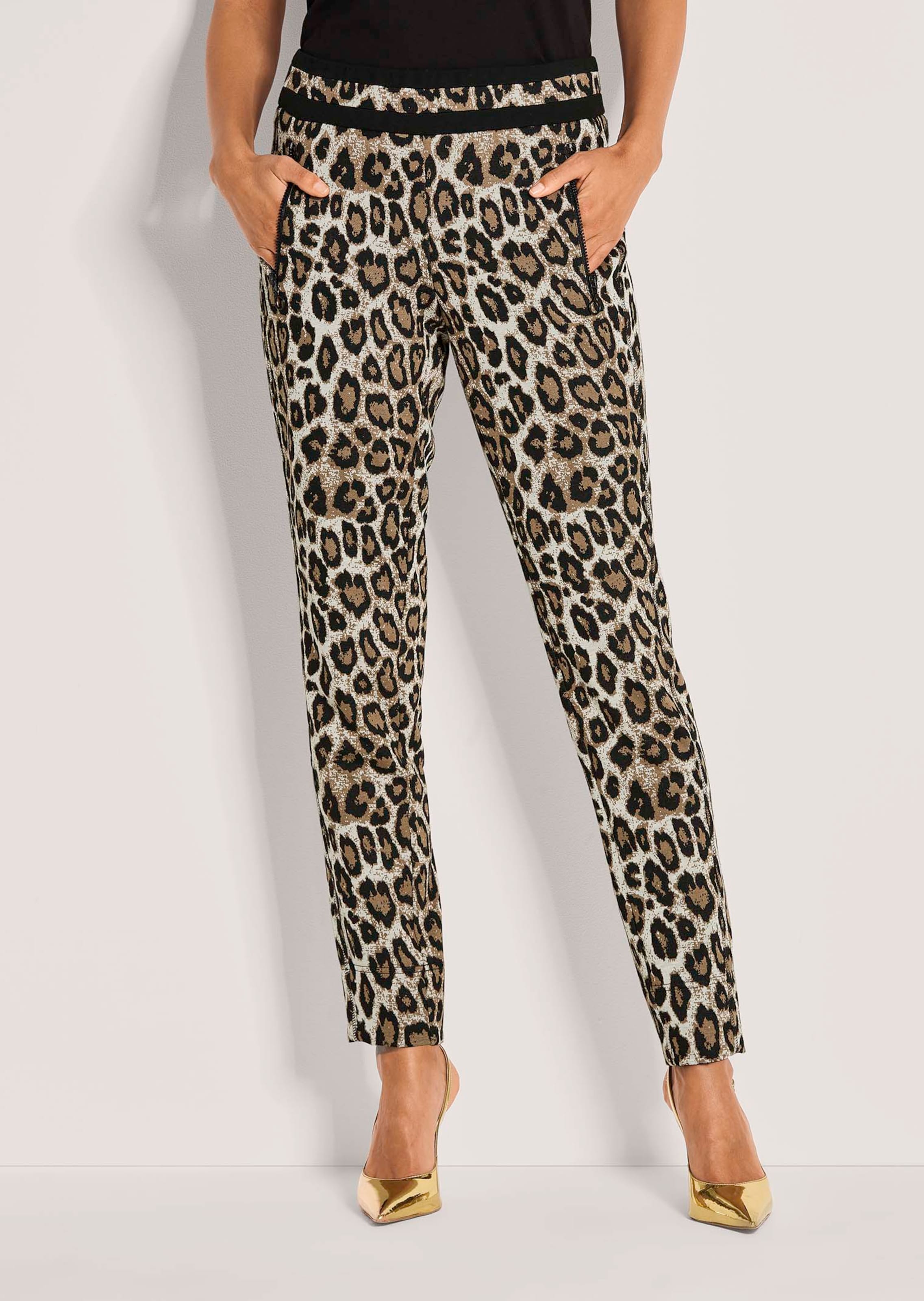 Broek met luipaardprint en ritszakken