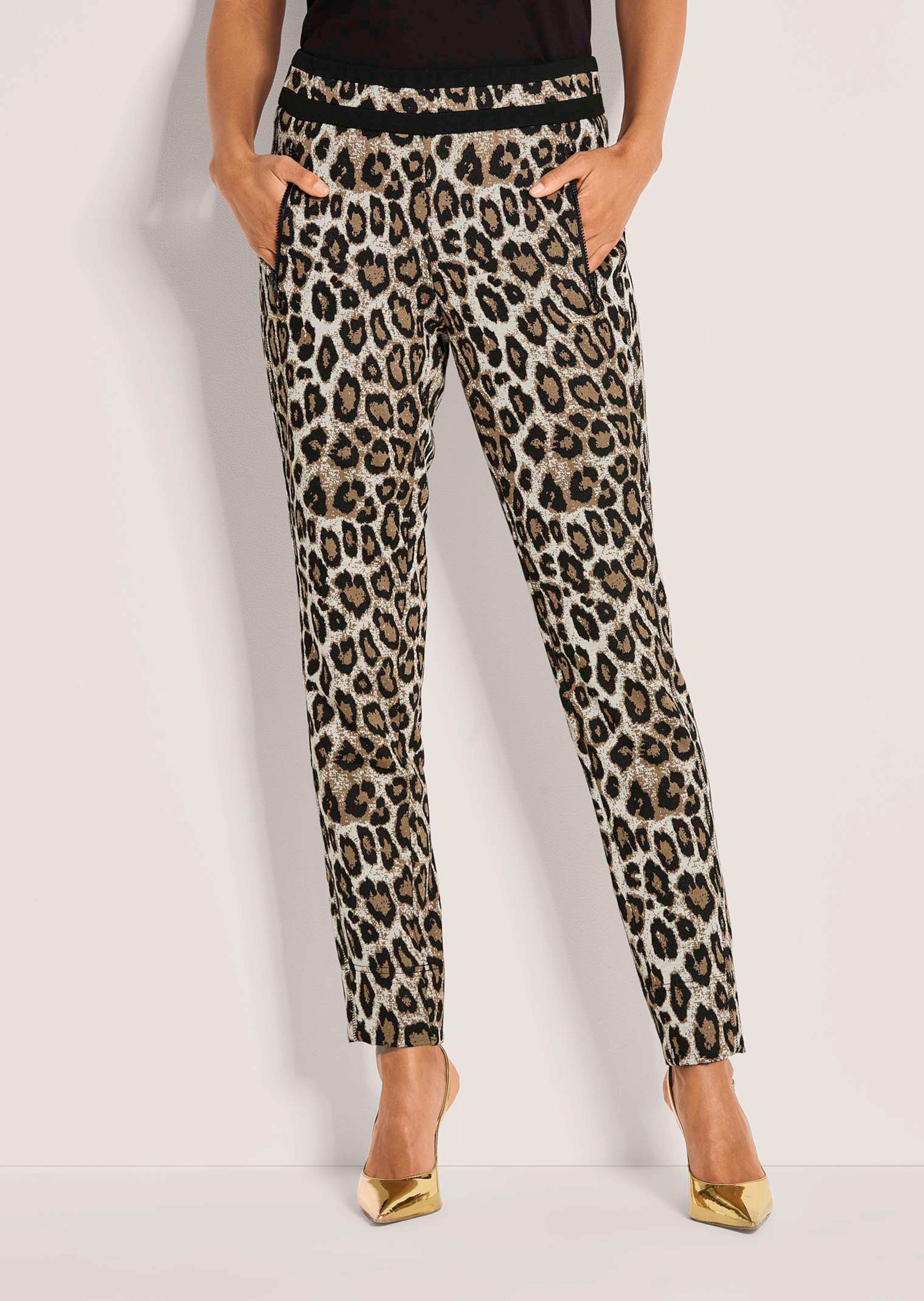 Broek met luipaardprint en ritszakken