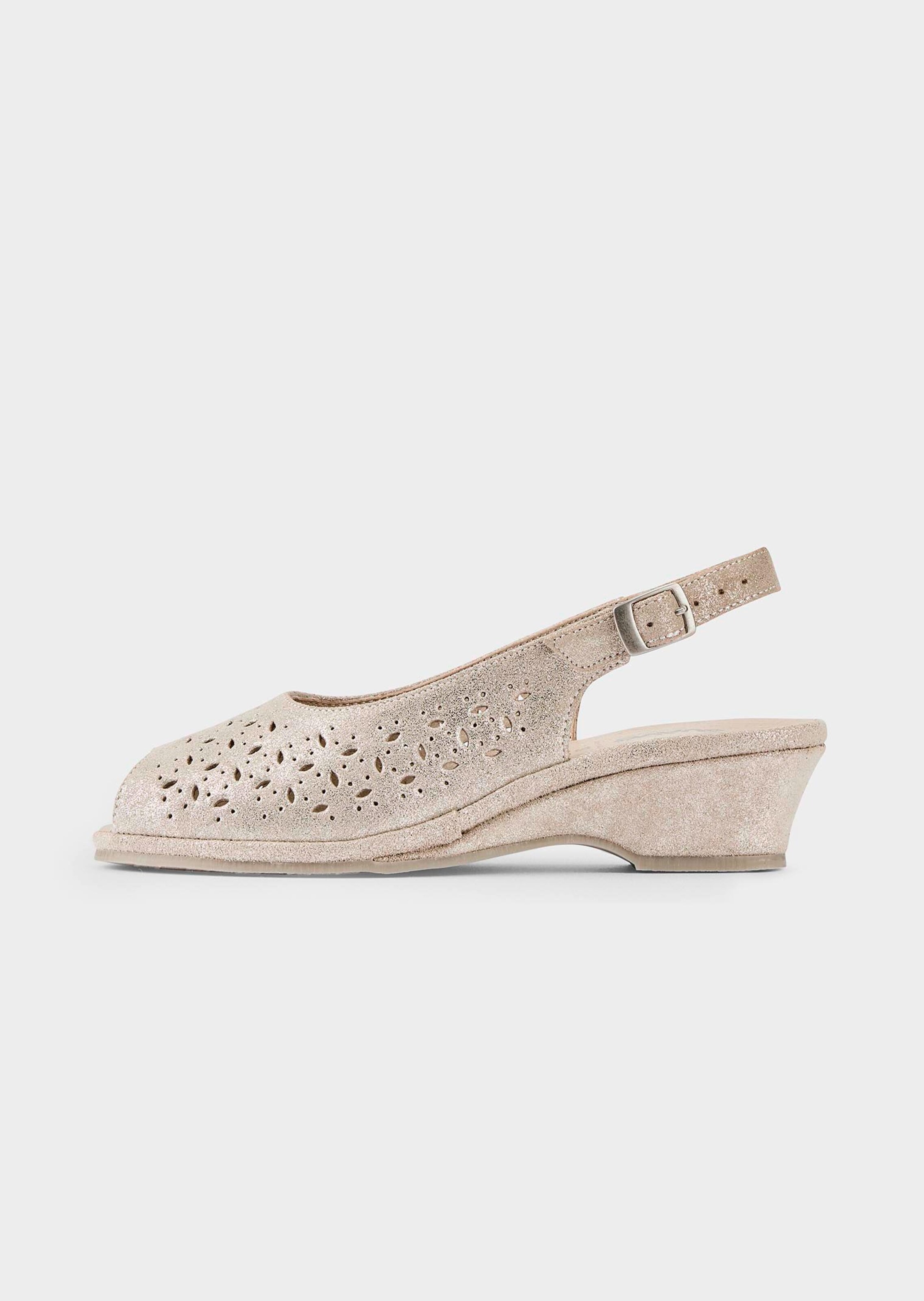 Sandales en cuir perforé