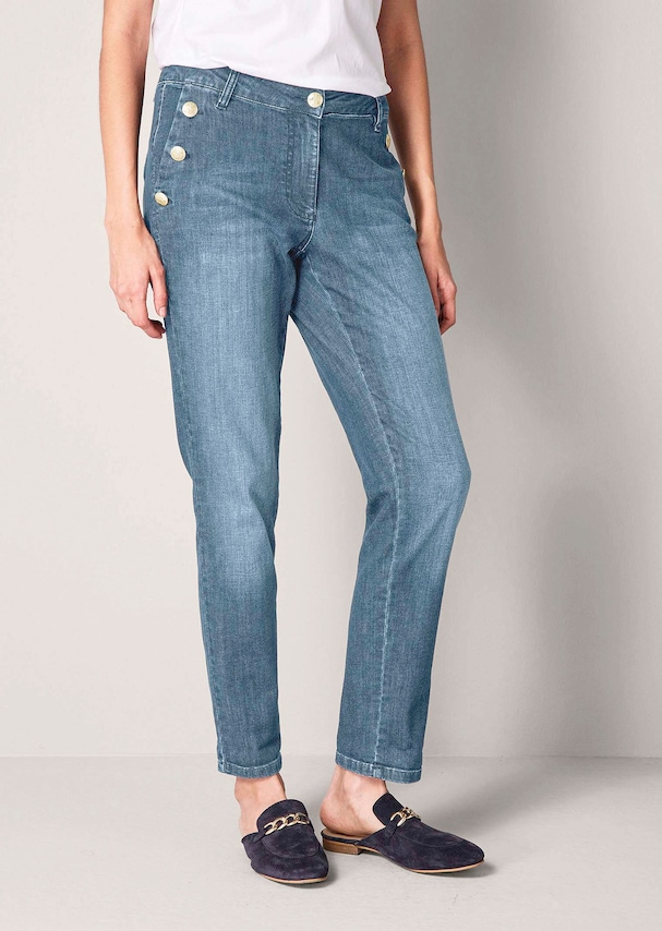 Jeans mit Goldknopf