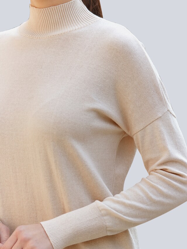 Strickkleid mit Stehkragen 1