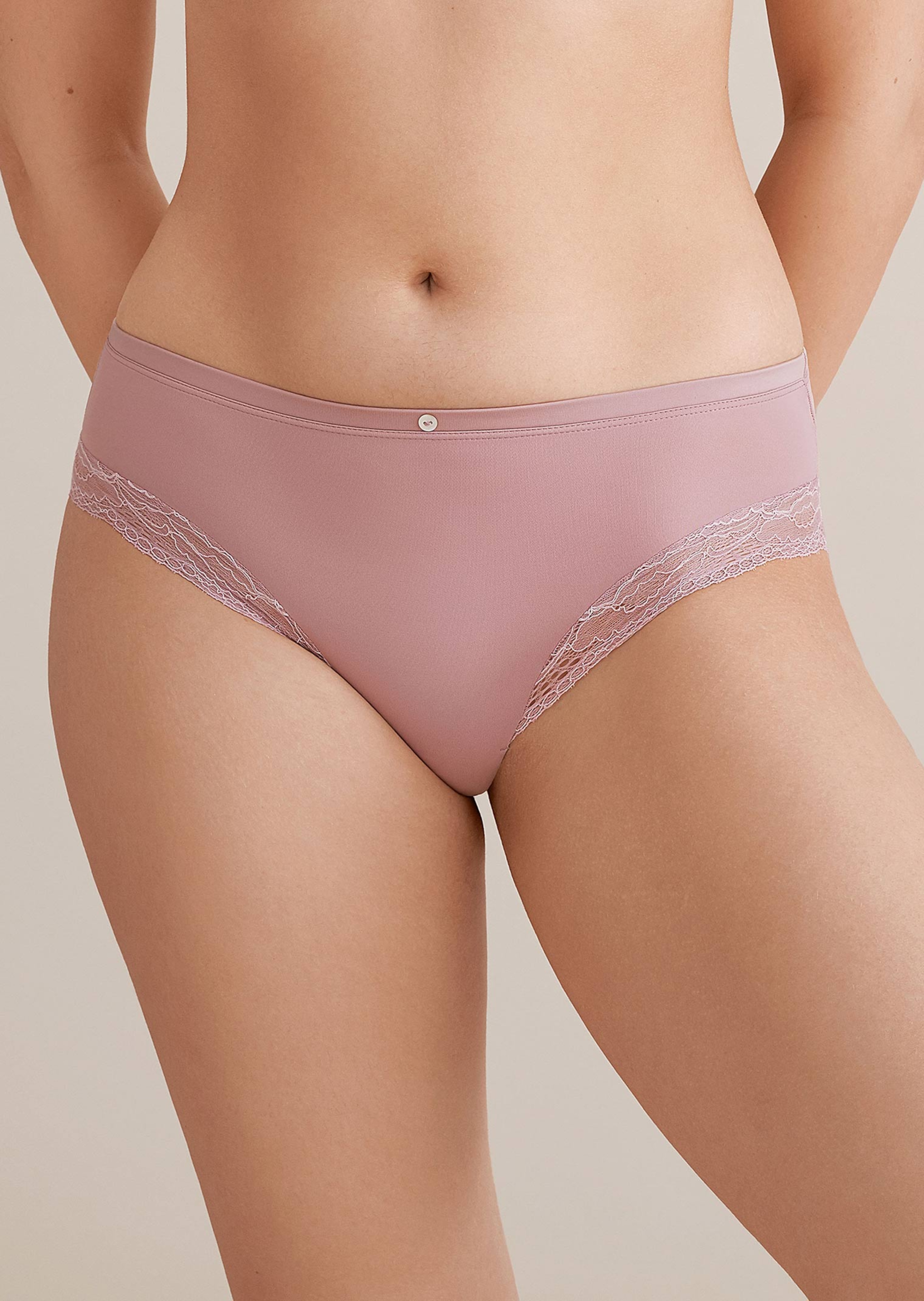 Slip montant avec empiècement en dentelle