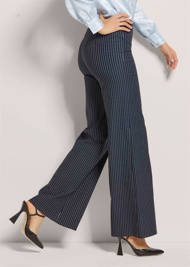 Schlupfhose in ausgestellter Form 3