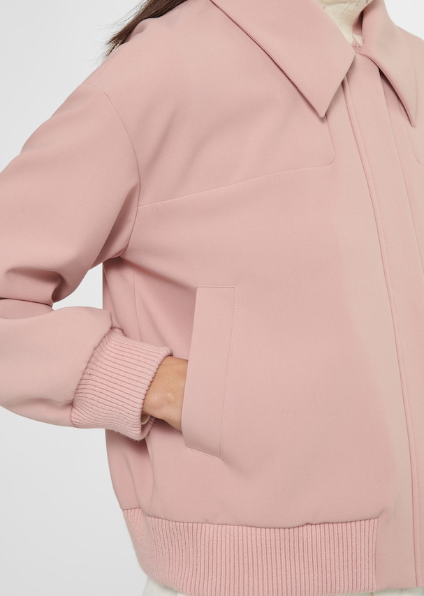 Kurz-Blouson mit Reißverschluss und Strickbündchen. 4