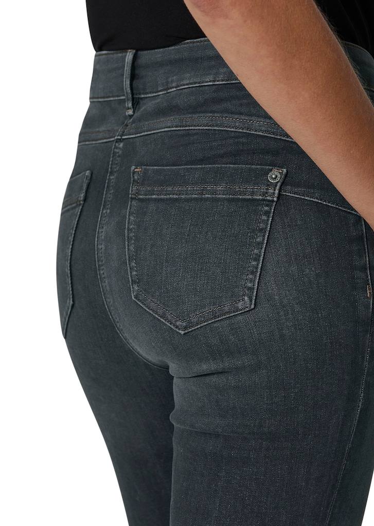 Verkürzte Slim-Fit-Jeans mit nachhaltiger Baumwolle und Waschung 4