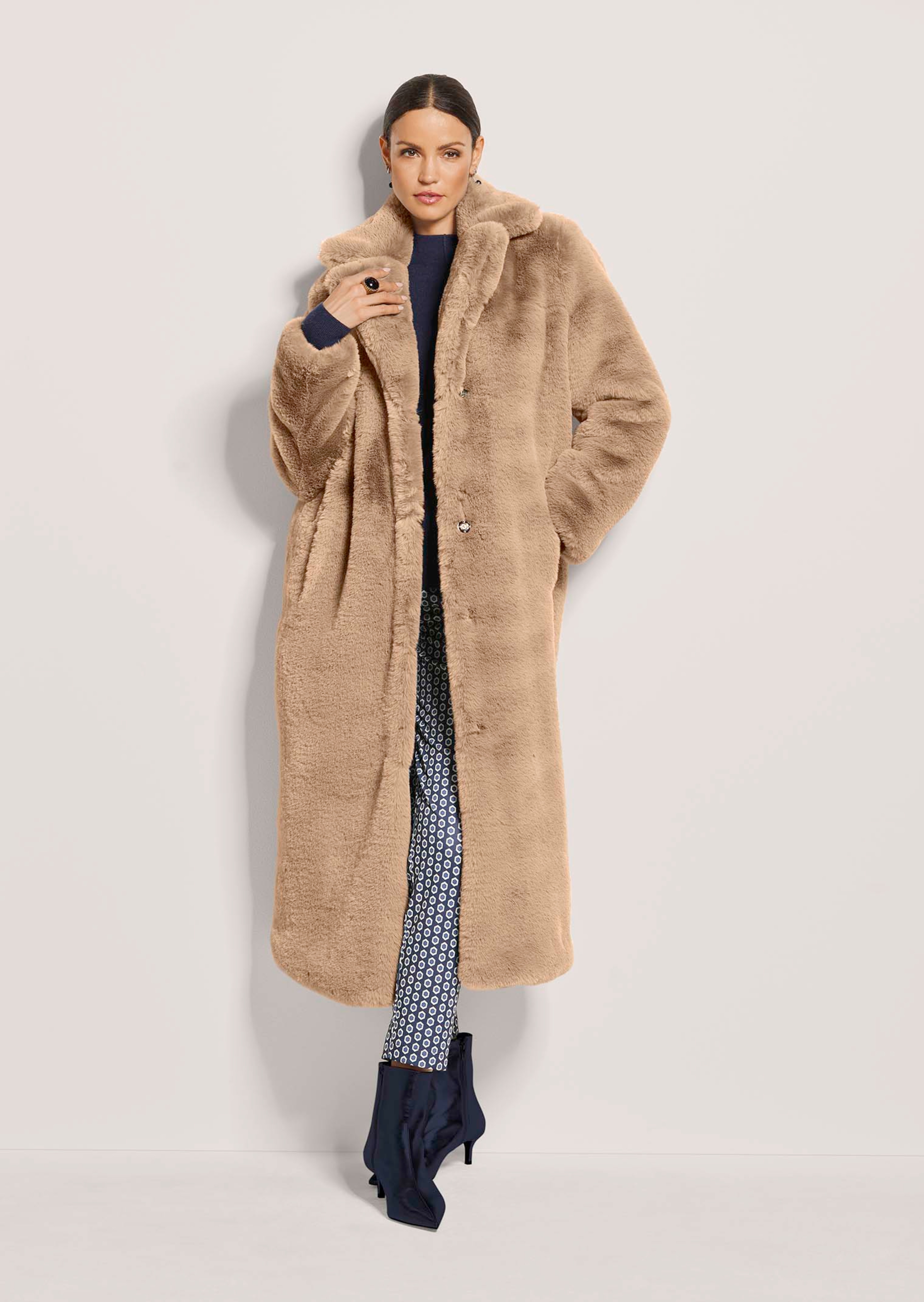 Langer Webpelzmantel