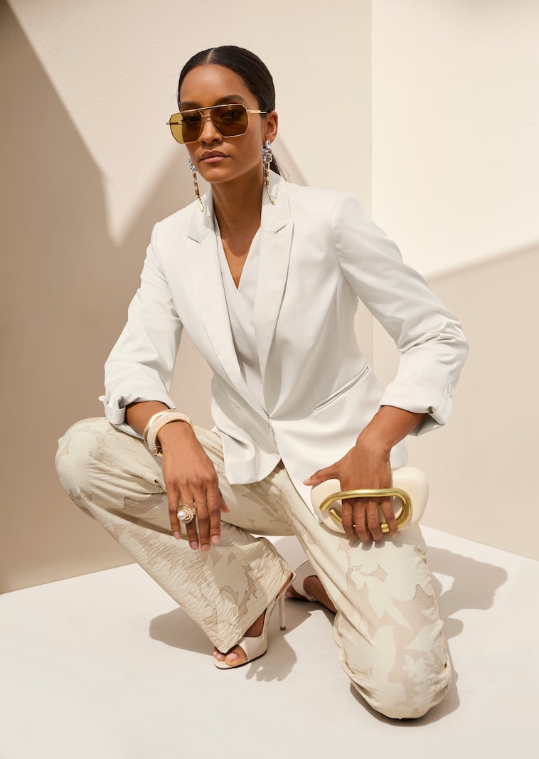 Der Kurzblazer mit Glanz-Effekt