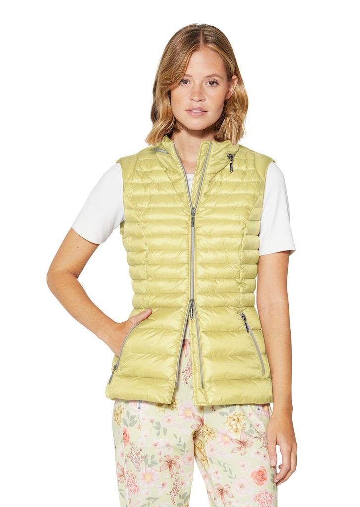Quilted waistcoat with an elegant sheen